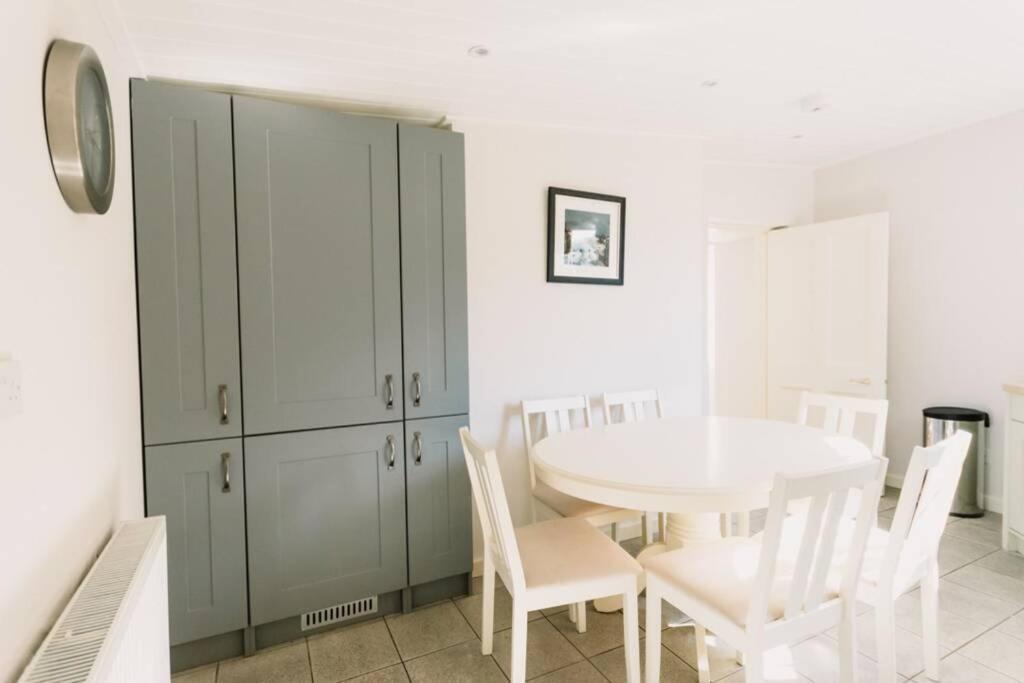 Factors House - A Comfy Cottage In Countryside Park With Wifi And Access To Bar And Pool Perth Ngoại thất bức ảnh